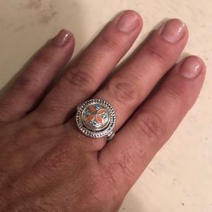 Magnetic ring with 5 interchangeable pieces